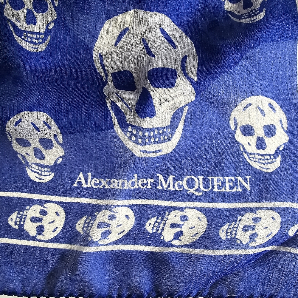 Alexander McQueen Skull Silk Scarf Blue - Picture 2 of 6